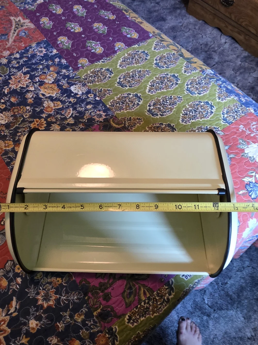 Retro Cream Bakery-Style Bread Box with Vintage Print